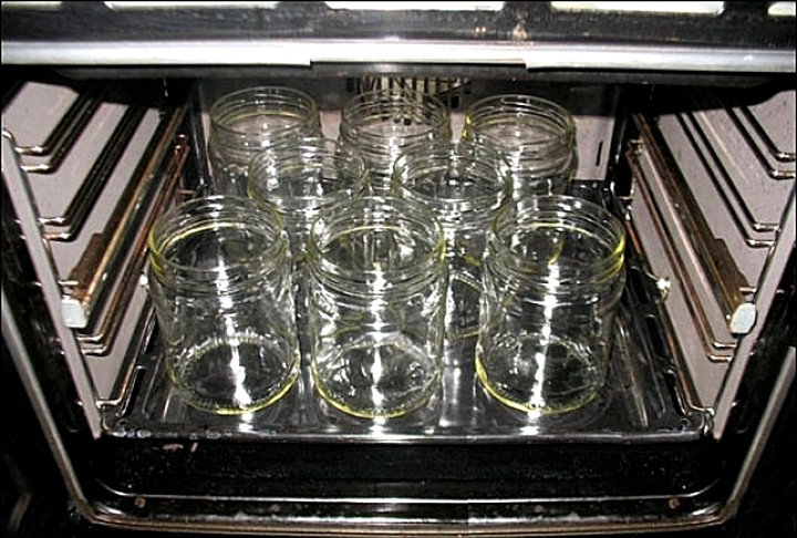 Источник: https://koffkindom.ru/kak-sterilizovat-banki-v-duxovke.htm