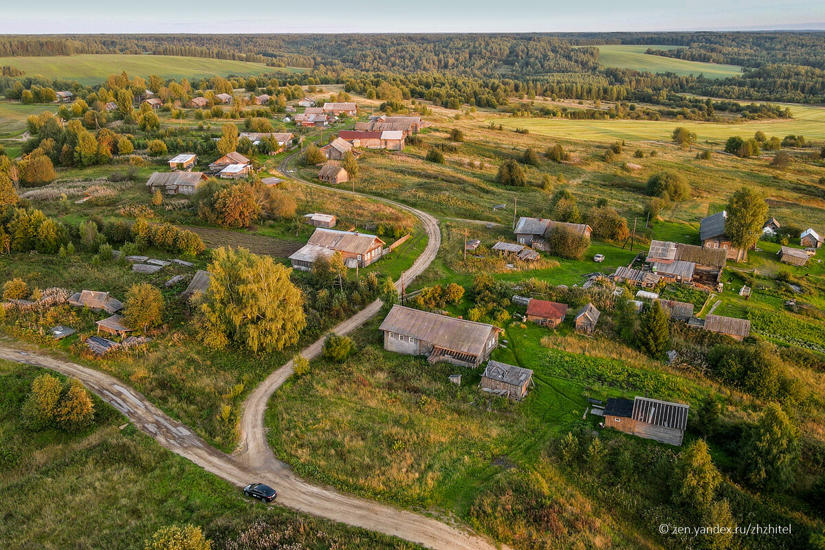 Ширканда. Официальное название деревни — Федьково Вельского района, но местные чаще говорят Ширканда. В Архангельской области у многих деревень есть два названия