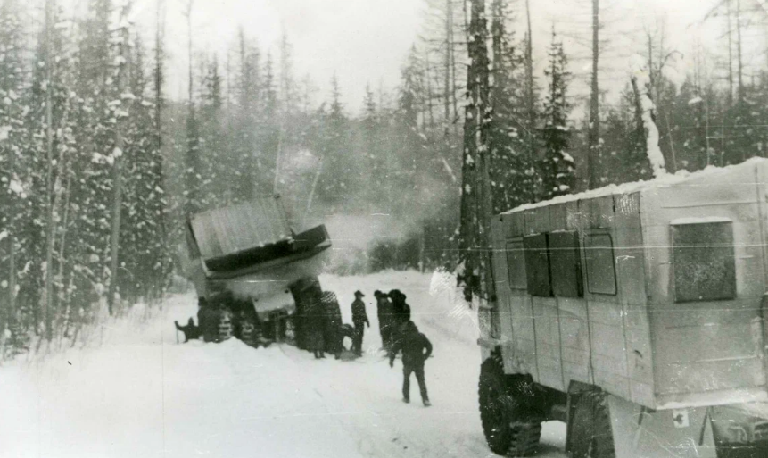 Фото автора. С Яндекса. Зимник.