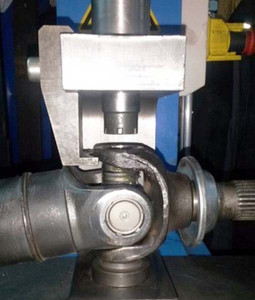 Замена крестовин в необслуживаемых карданных валах. "КарданПрофи": заводской ремонт и изготовление карданных валов.