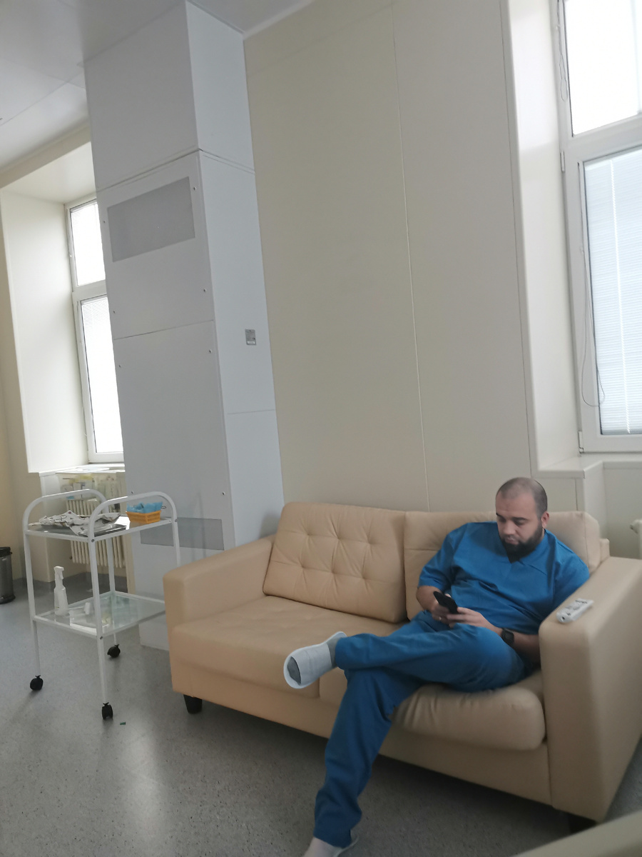 Родовая палата. Около 7 утра. Где-то 8й час схваток