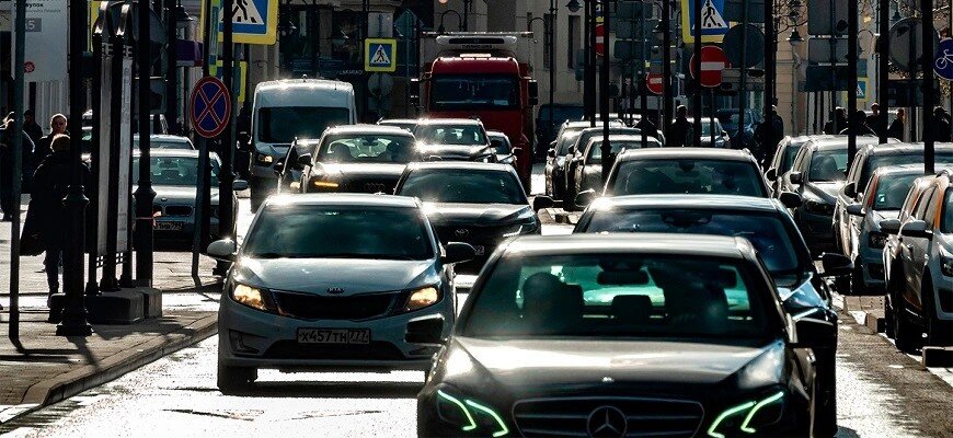 Автомобили на дороге, © Konstantin Kokoshkin / Global Look Press