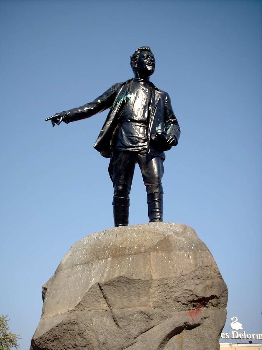 Памятник свердлову в москве