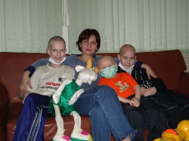 Джамля Алиева с подопечными. 2005 год.