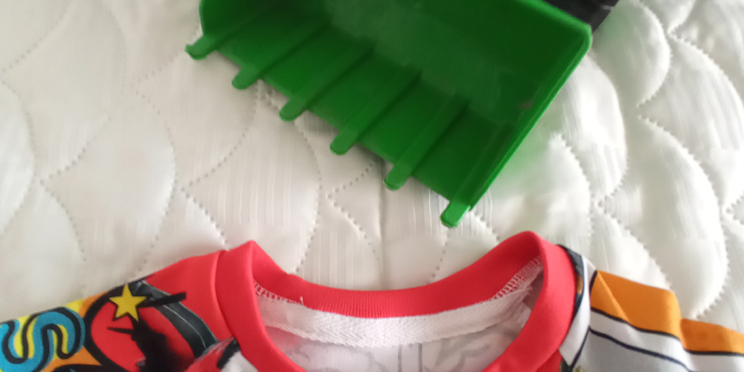 Из фото на диване в продающие карточки товаров