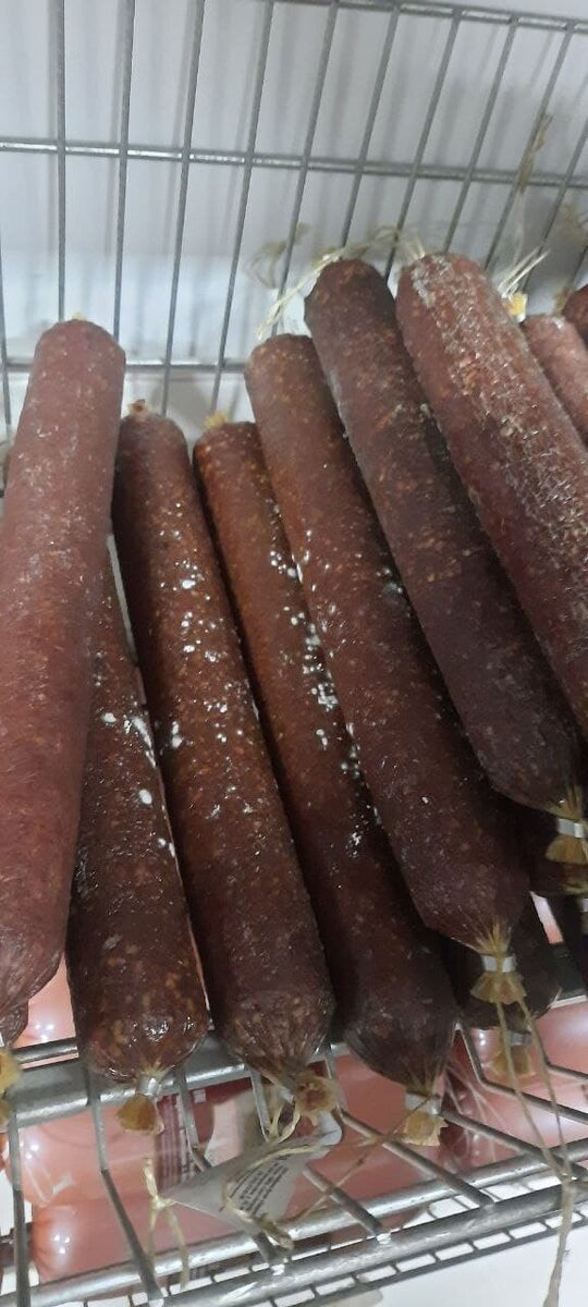 Наверно "натуральна" оболочка колбас