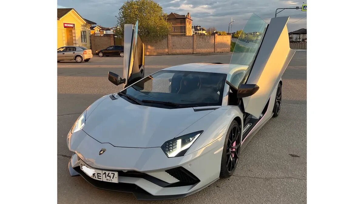 Новая Ламборджини Ивлеевой. Фото: страница @agentgirl в соцсети 