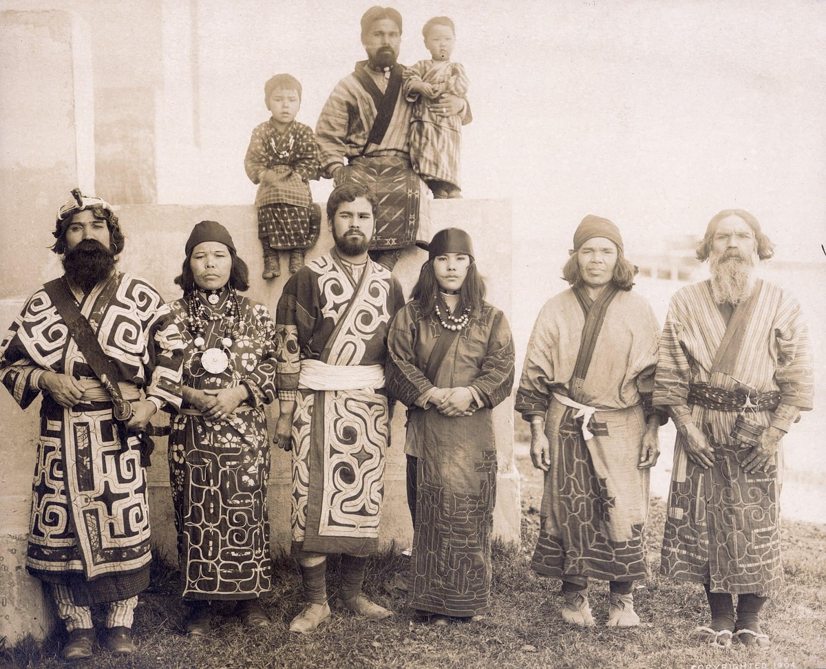 Айны народ в Японии. Айны-эмиси. Коренной народ Японии Айны. Коренные народы Сахалина Айны.