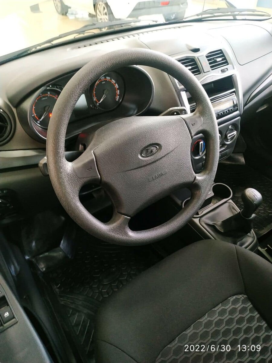 В салоне Лада Гранта все необходимое, кроме систем безопасности.