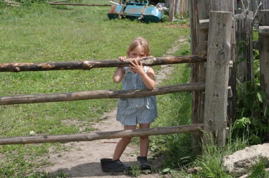 Лизе скоро в школу. Оксана оттягивала как могла это время, одна она у неё помощница.