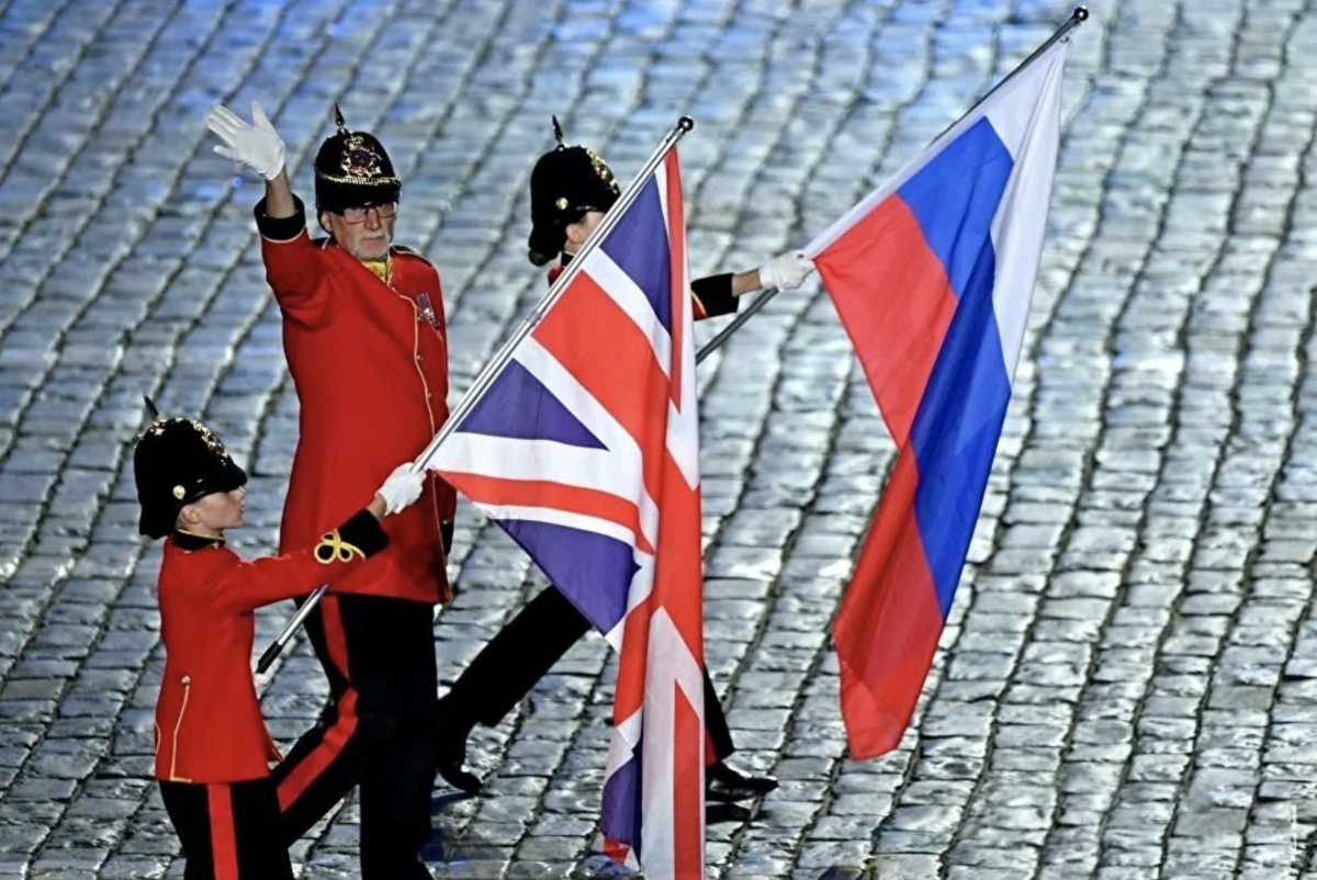 Почему россия не англия. Россия и Великобритания. Британия и Россия. Российско-британские отношения. Англия и Россия.