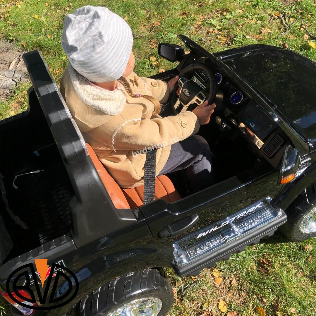 У Ford Ranger F650 руль лишь слегка смещён в левую сторону