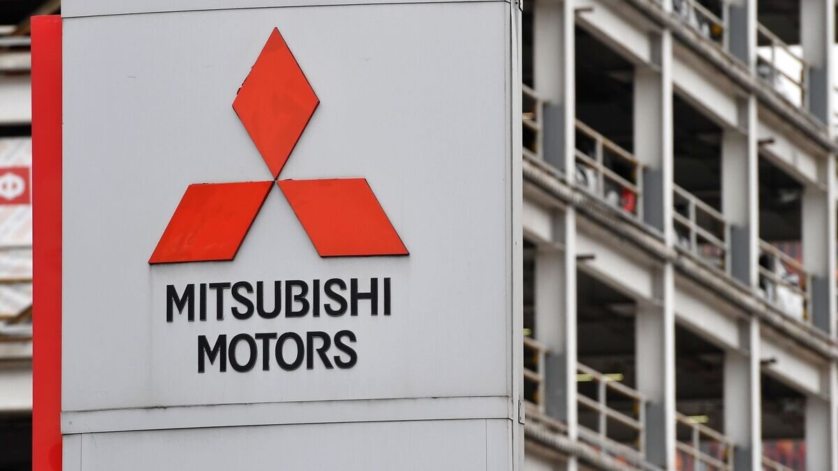    Логотип японской автомобилестроительной компании Mitsubishi © РИА Новости / Михаил Воскресенский