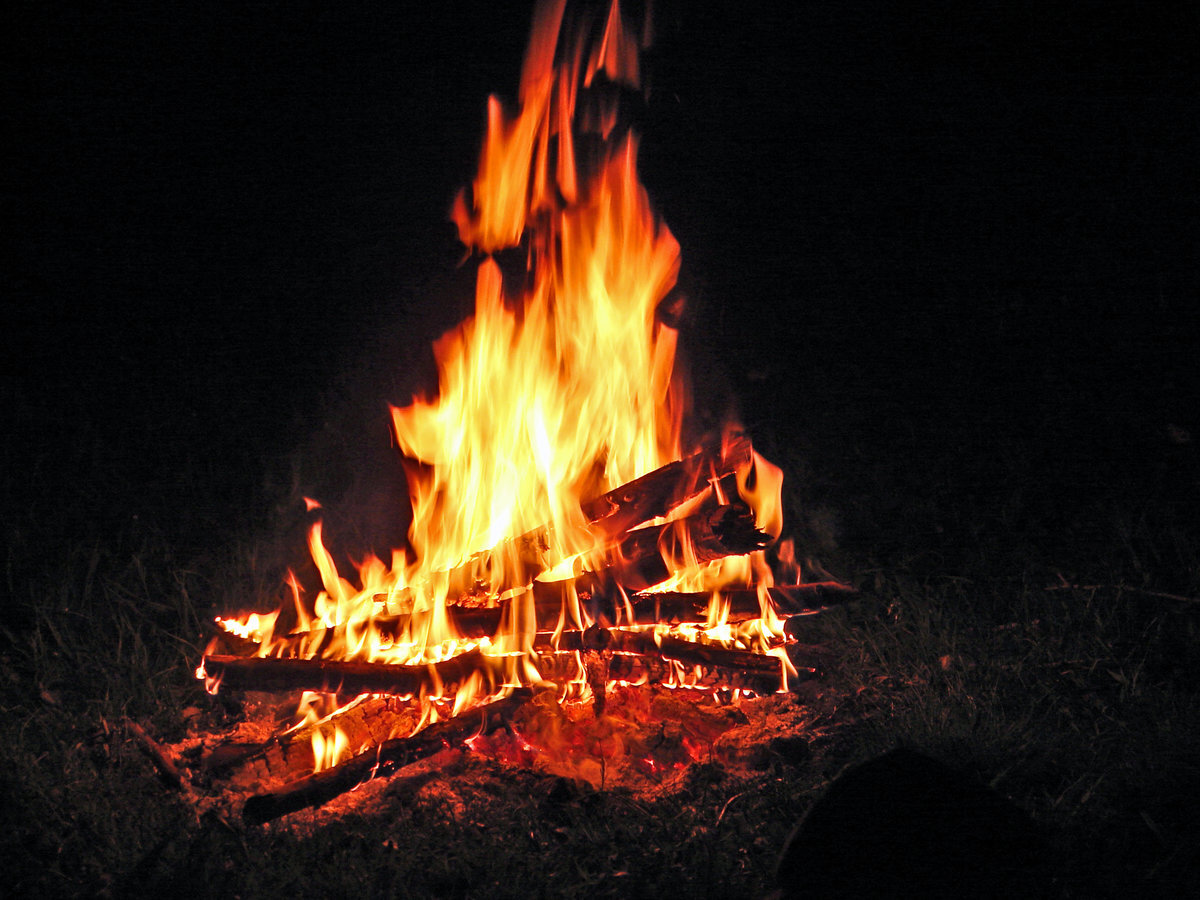 Автор и правообладатель данного изображения: https://pro-dachnikov.com/zona-otdyha/38297-krasivyj-koster-78-foto.html