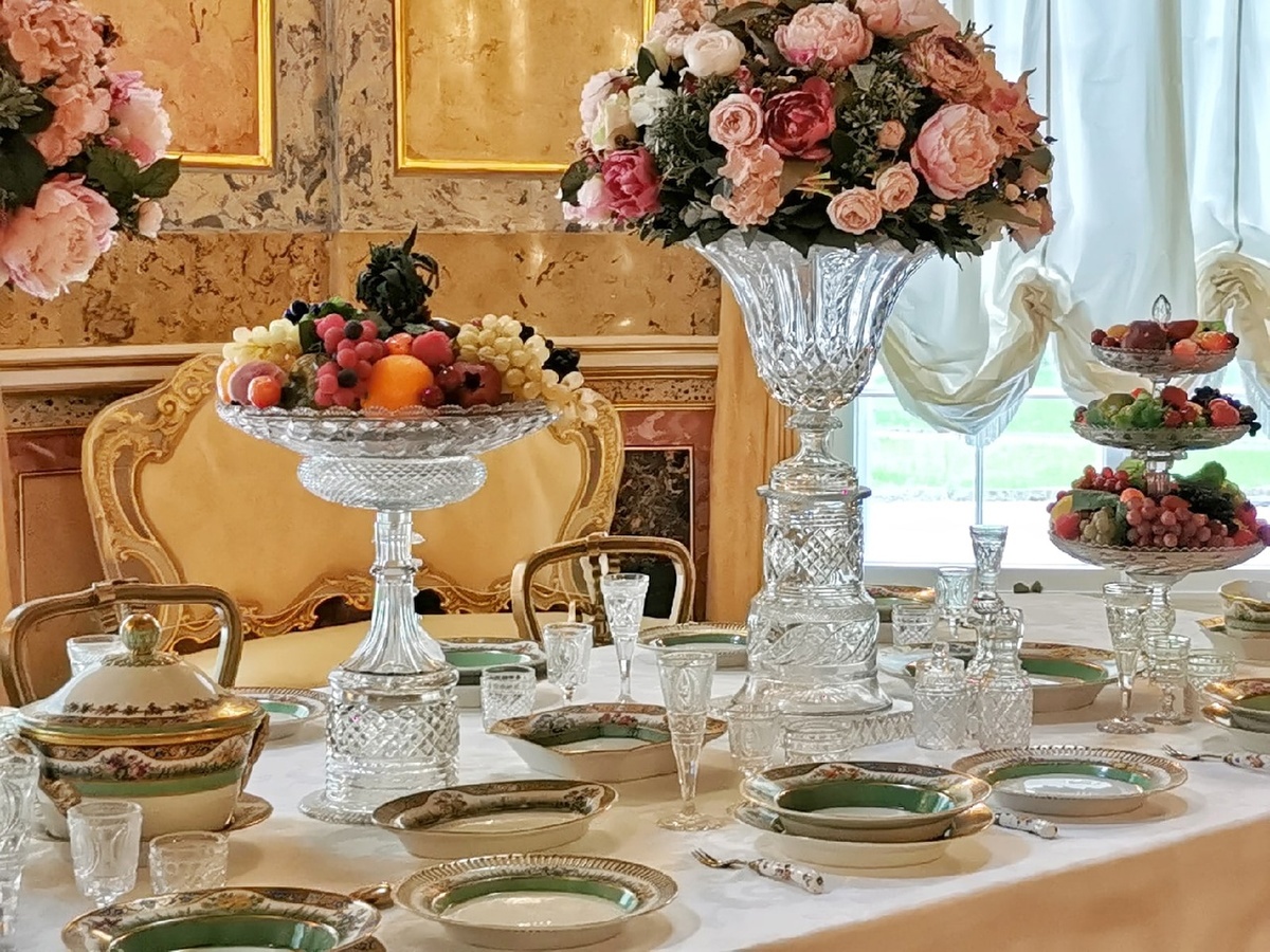 Парадный стол в Большом зале Китайского дворца в Ораниенбауме
