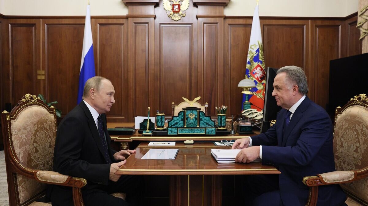    Президент РФ В. Путин встретился с главой "ДОМ.РФ" В. Мутко© POOL