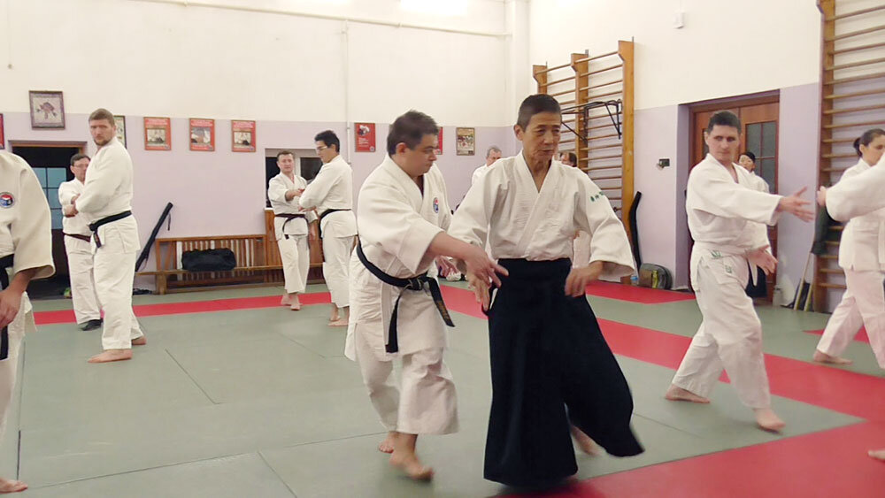 Кайтэн позволяет изменить направление силы атакующего, не прерывая потока энергии.