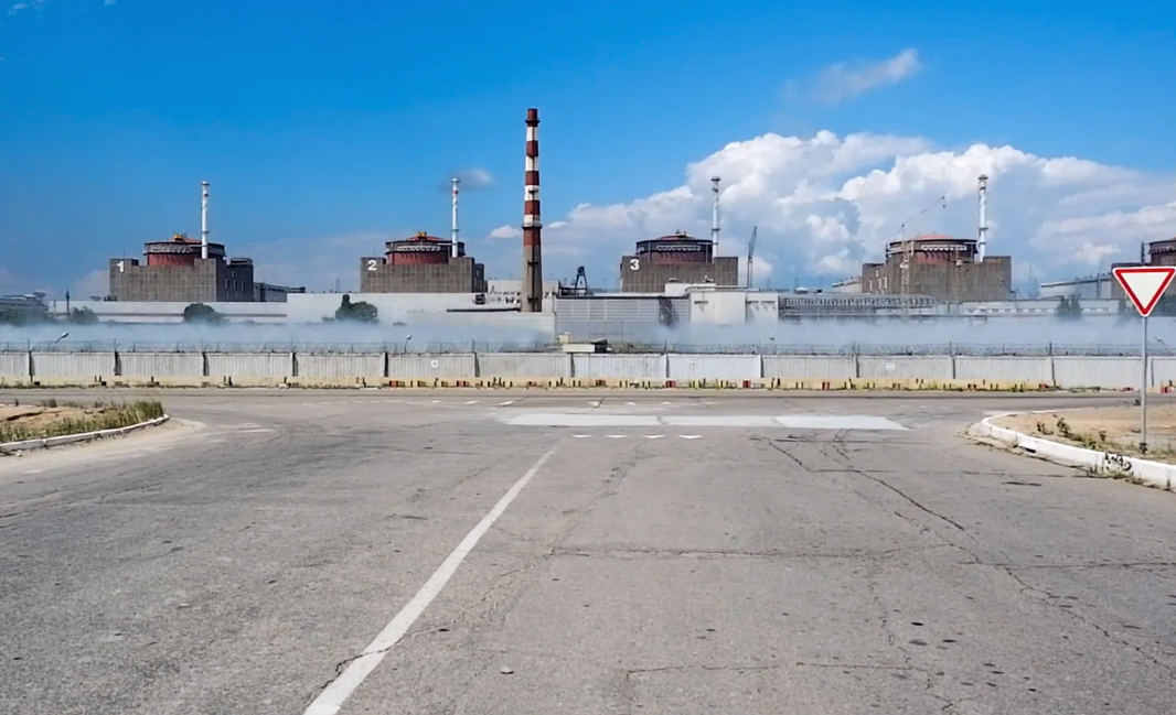Запорожская атомная электростанция 8 августа - на фотографии, опубликованной пресс-службой Министерства обороны России.