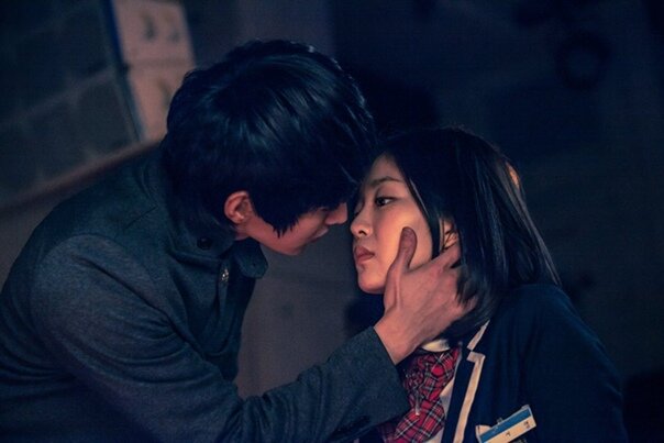 Кадр дорамы "Цветок вампира"