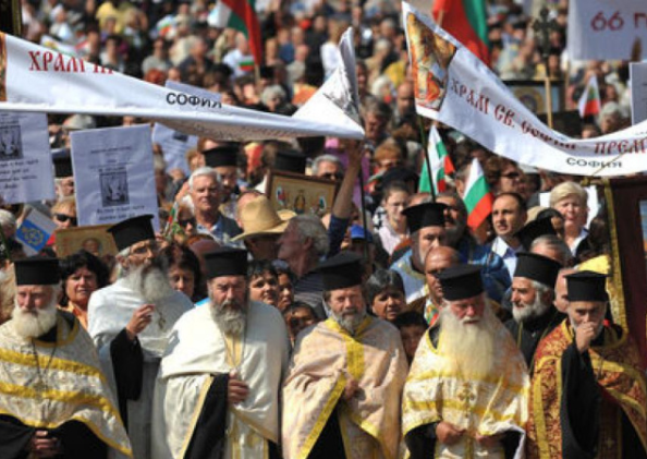 По данным Национального статистического института, в Болгарии насчитывается почти 4,1 миллиона православных христиан . 
