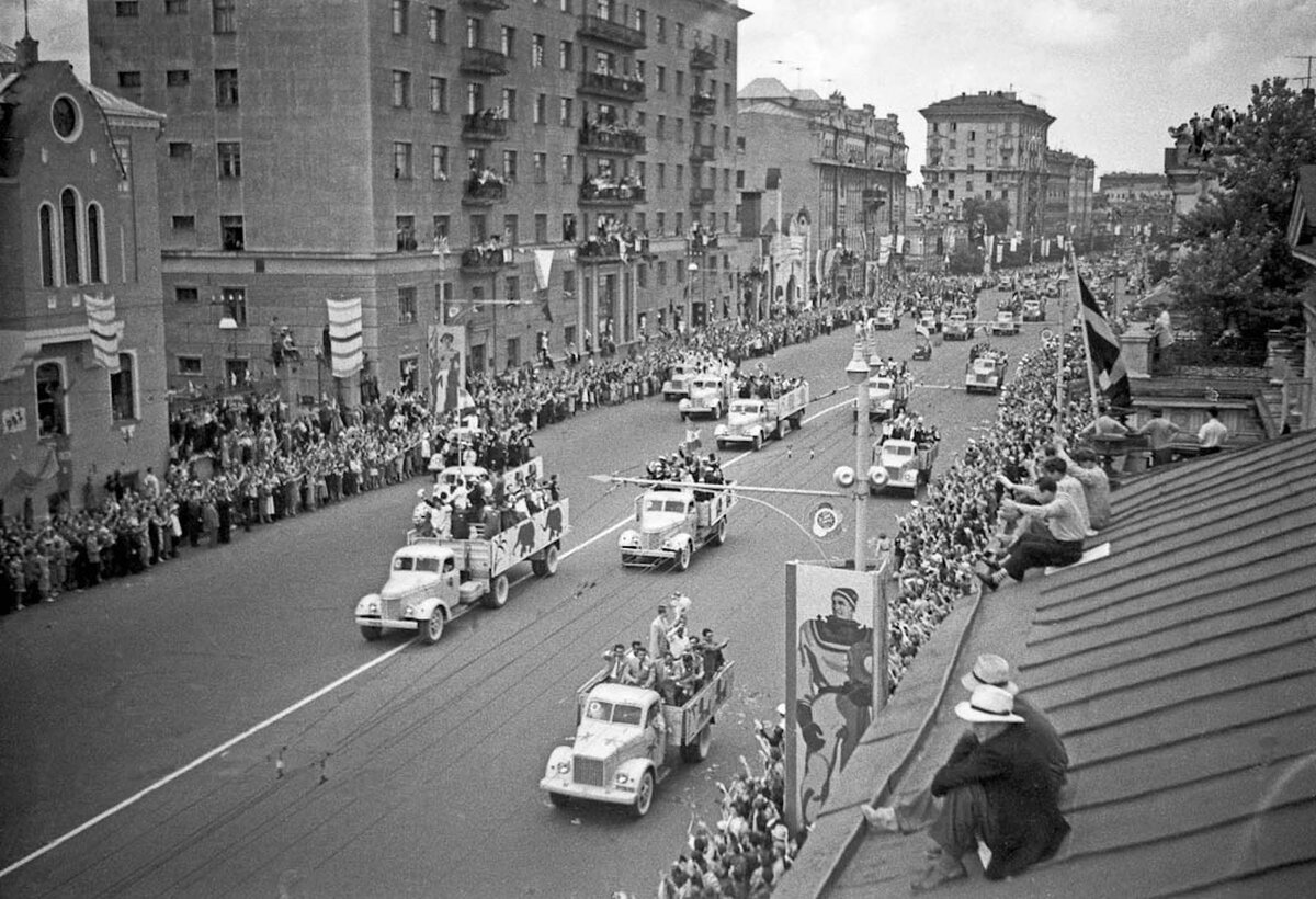 Москва и москвичи: жизнь людей глазами классика. 1950-60 гг (18 фото,  выставка) | Российское фото | Дзен