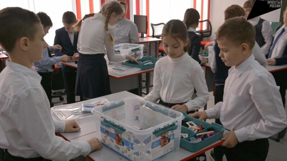     В этом году в 14 районах края откроют 23 центра естественно-научной и технологической направленностей «Точка роста». Новые пространства создадут в рамках реализации национального проекта «Образование». На эти цели предусмотрено свыше 50 млн рублей.