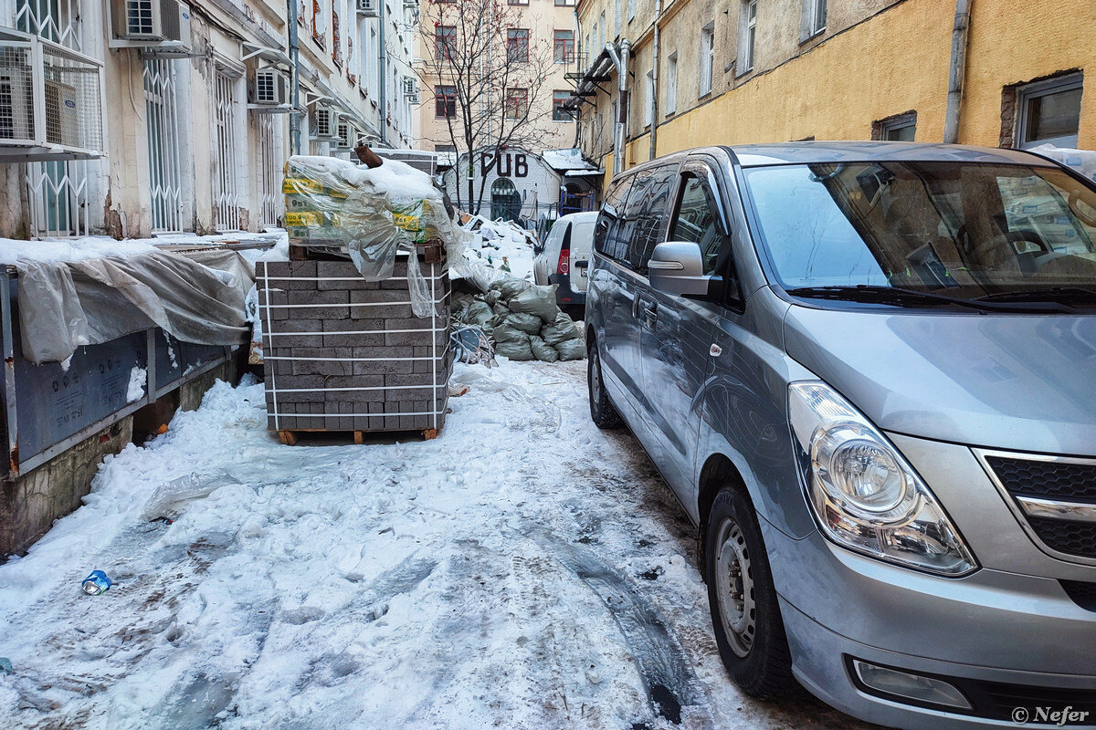 незаметный переулок. незаметный переулок. Soul, москва, кривоколенный переулок. темный узкий переулок. москва улица большая якиманка.