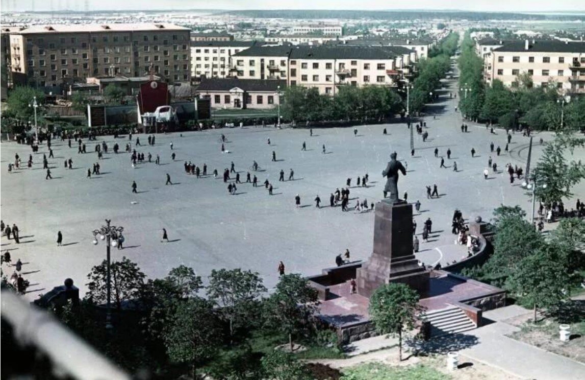 площадь первой пятилетки екатеринбург. площадь уралмаша. площадь первой пятилетки екатеринбург. площадь первой пятилетки екатеринбург. уралмаш площадь первой пятилетки.