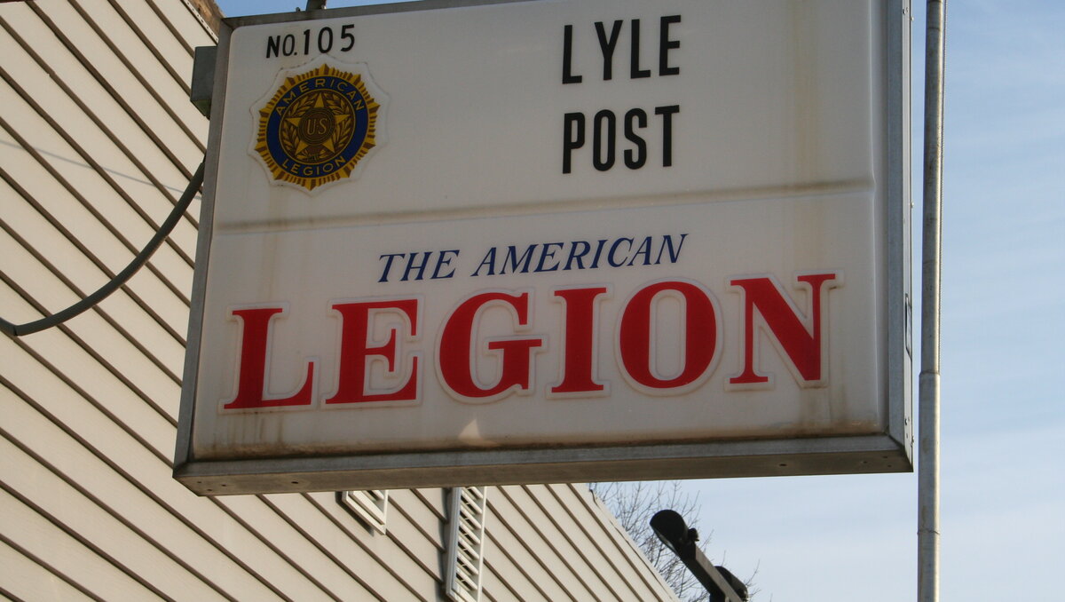     В сети появилась информация о том, что в Польше обнаружили вспышку легионеллеза с рядом смертельных случаев. Корреспондент RostovGazeta посетил поликлинику в Ростове и выяснил у докторов, чем опасна «болезнь легионеров» и стоит ли опасаться заражения в донском крае.