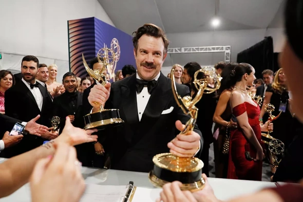        Джейсон Судейкис на 74-ой церемонии вручения премии «Эмми» Источник: RBC
