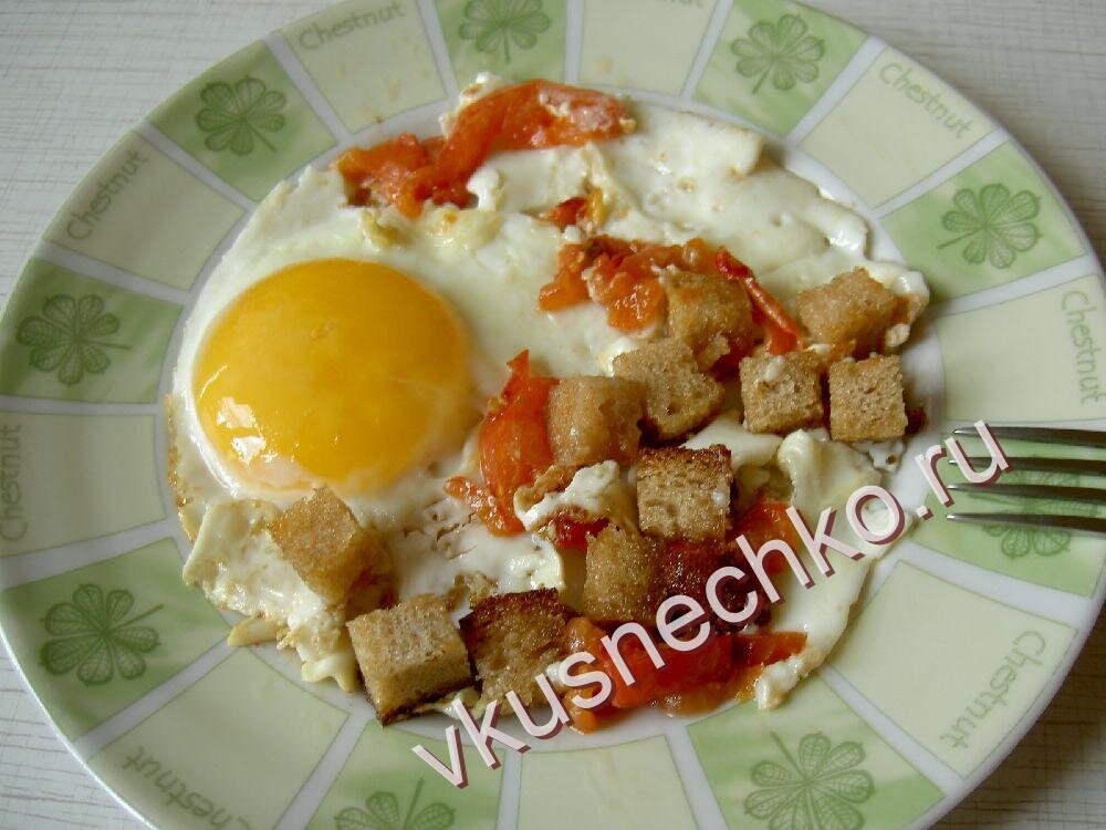 Как пожарить яичницу с помидорами и гренками, пошаговый рецепт с фото.  