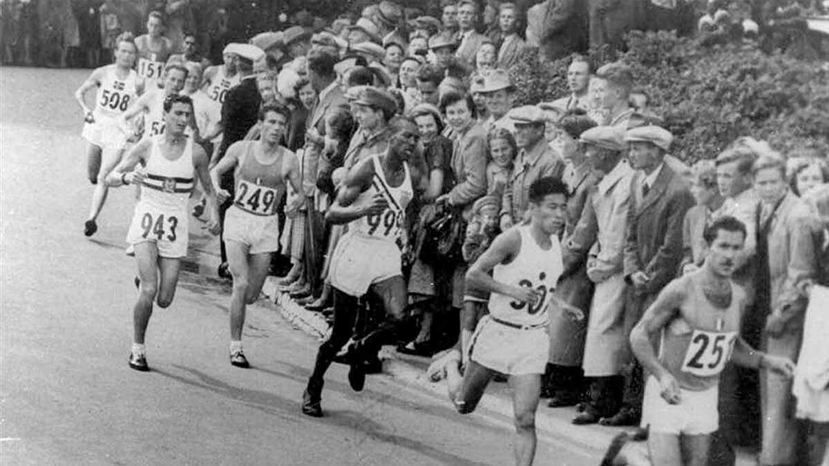 Тед Корбитт на Олимпийский играх в Хельсинки. 1952 год.