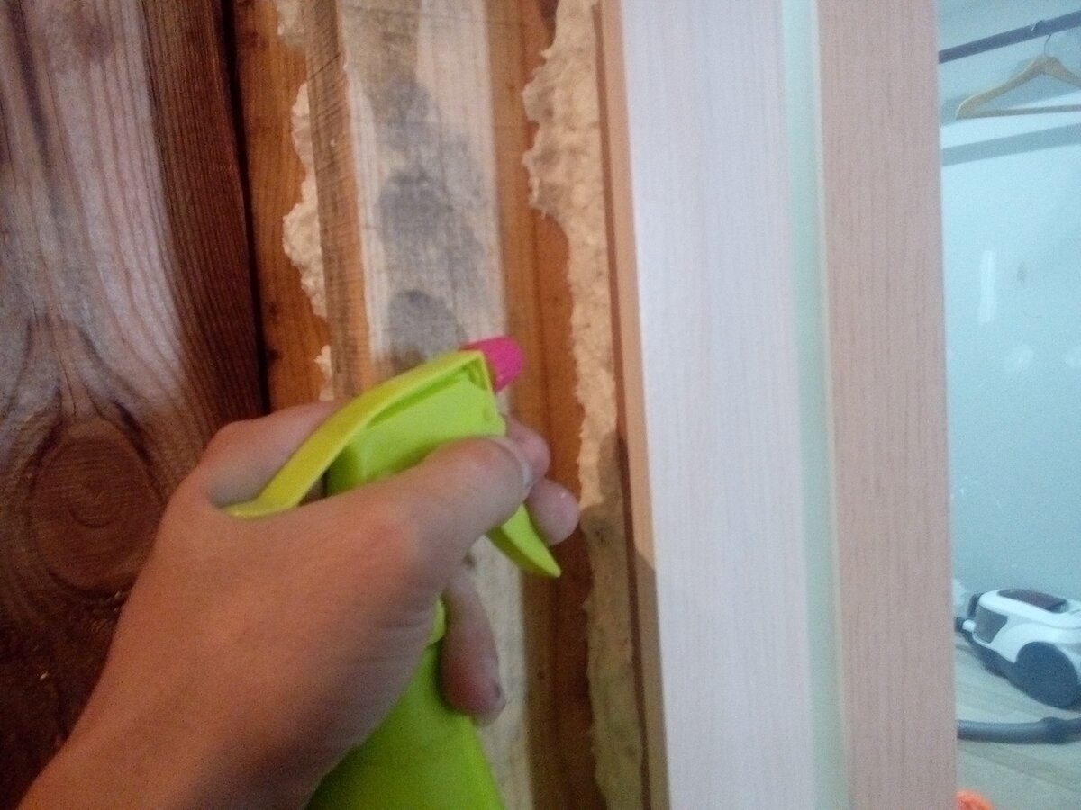 смочил водичкой