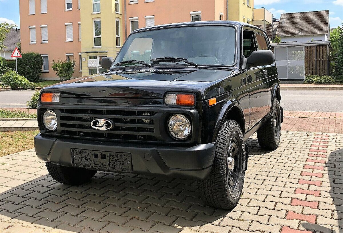 нива НА ЛИТЫХ ДИСКАХ И РЕЗИНЕ PIRELLI 