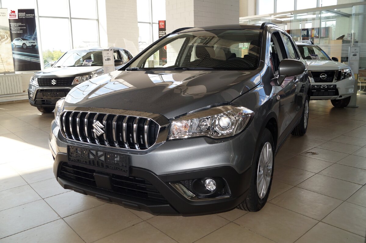 Вид спереди автомобиля Suzuki SX4 второго поколения рестайлинг 