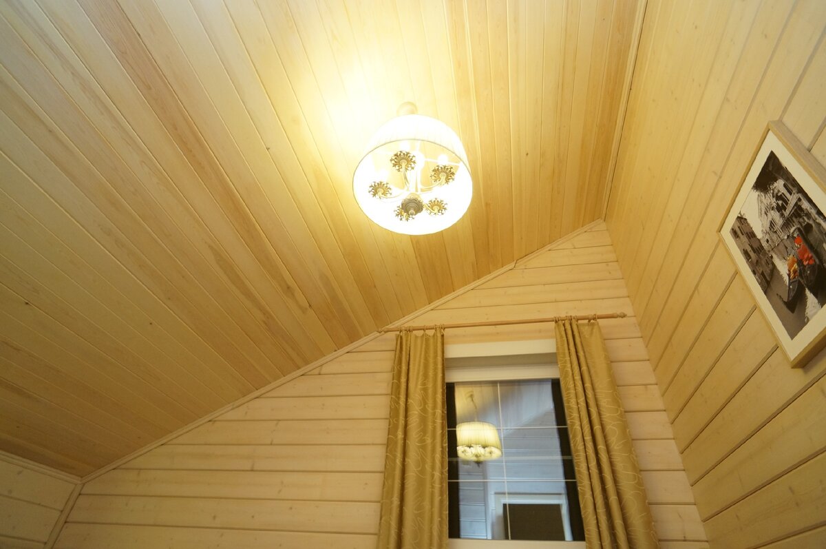 Ангарская сосна на потолке