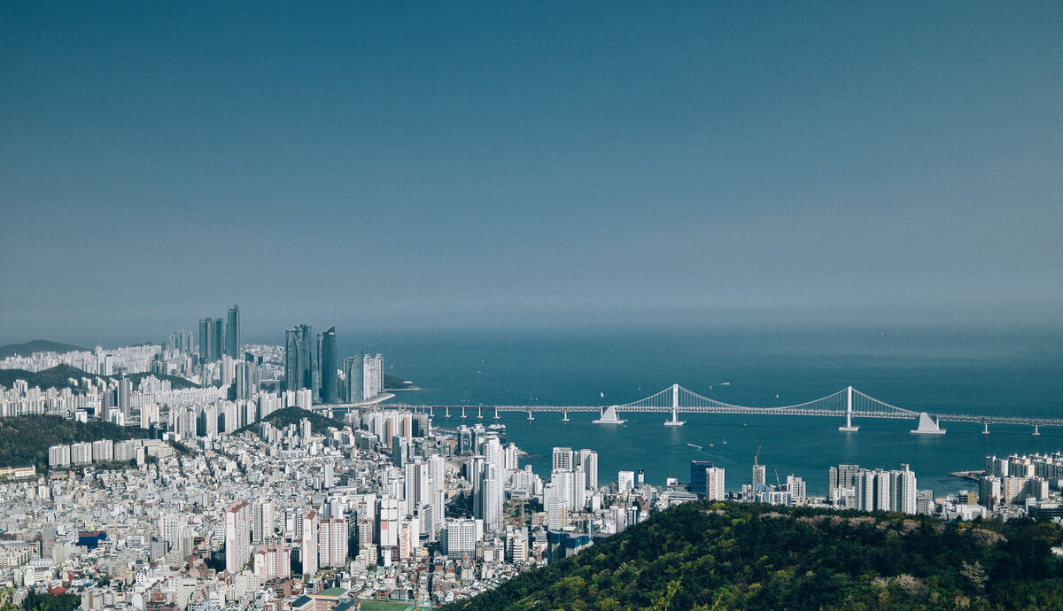 Вид на мост Кванан, район Марин Сити и небоскребы LCT. Фото Пусан ТуЖур ©