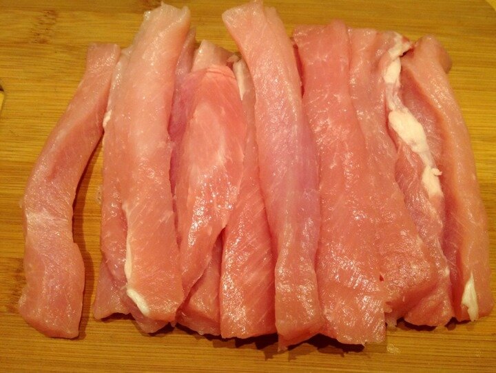 мясо режу полосками.