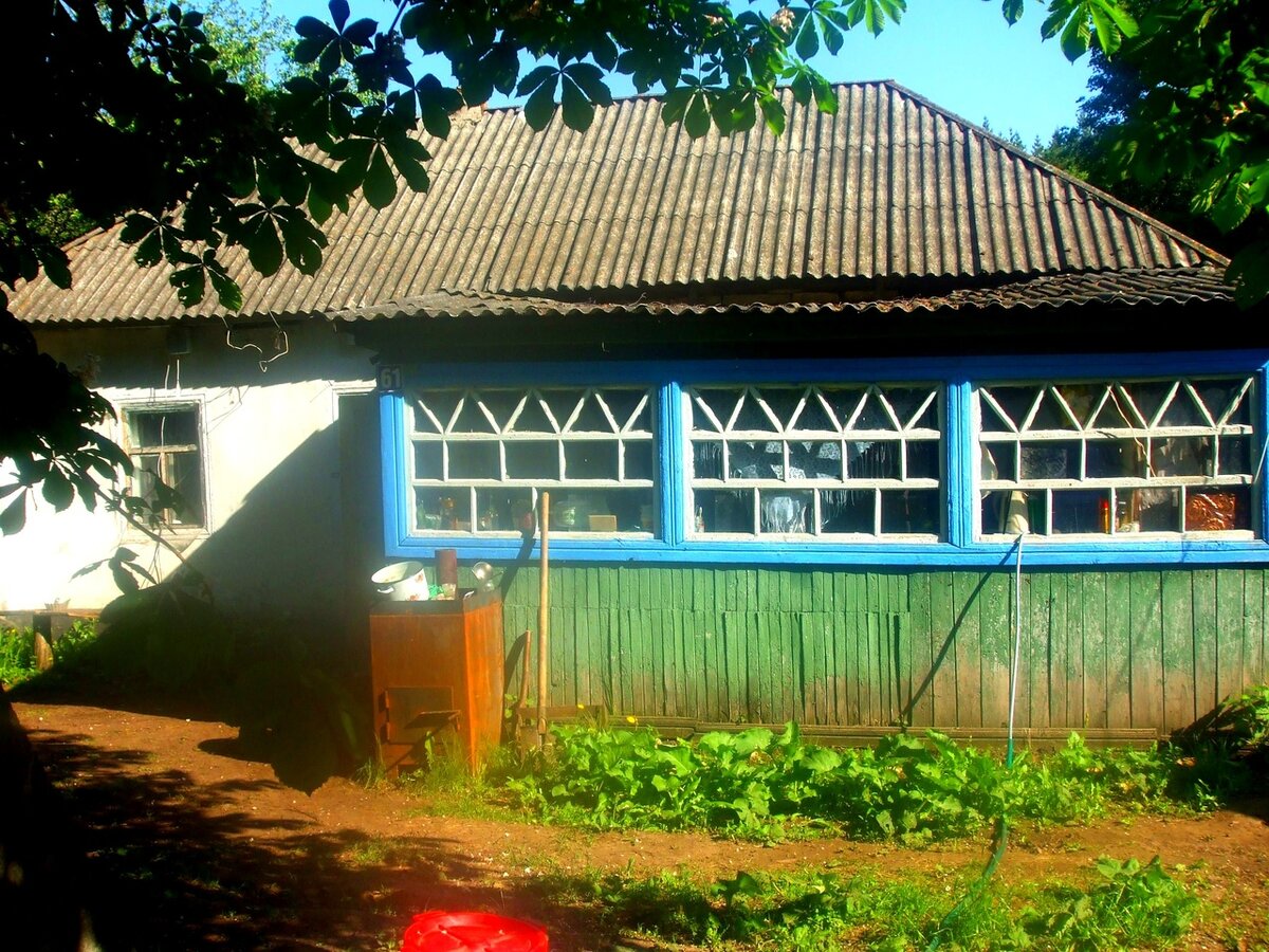 Наш первый домик. Островок несказанного счастья в тот момент.