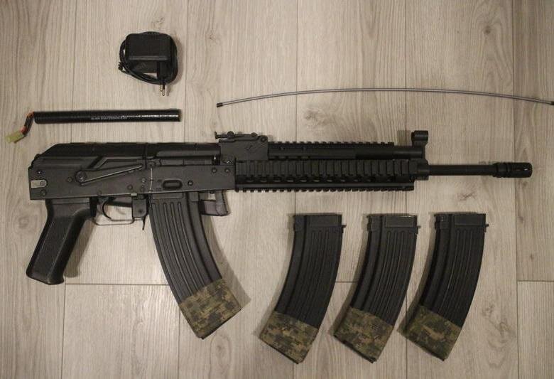 Большинство б/у приводов выглядят примерно так. Менее симпатично, чем с прилавка магазина, ведь каждый хозяин что то менял в нем под себя.