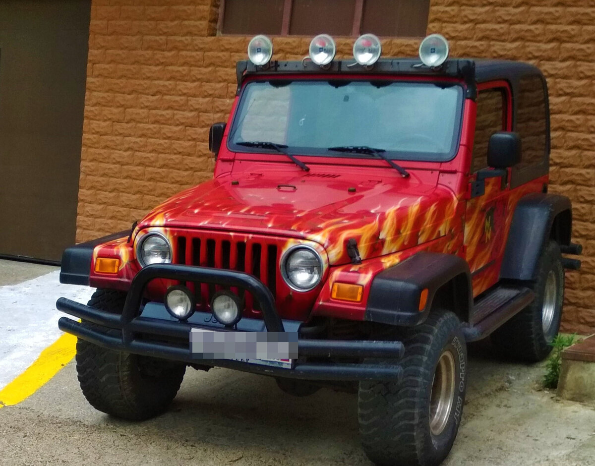 Гос номер авто смещен но дополнительно защищен