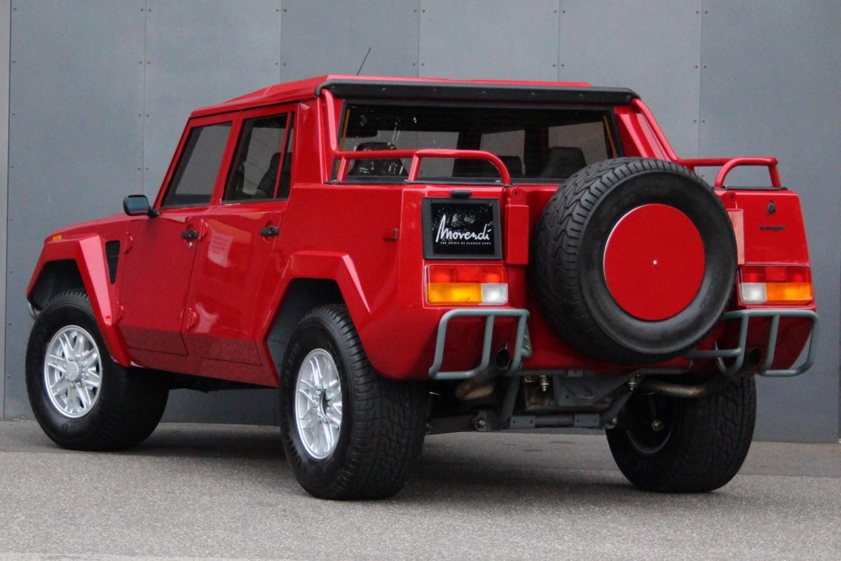 Lamborghini lm002