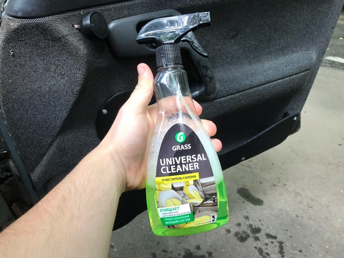 Простой способ, как очистить узкие места в салоне автомобиля с помощью 5-ти рублёвой монеты