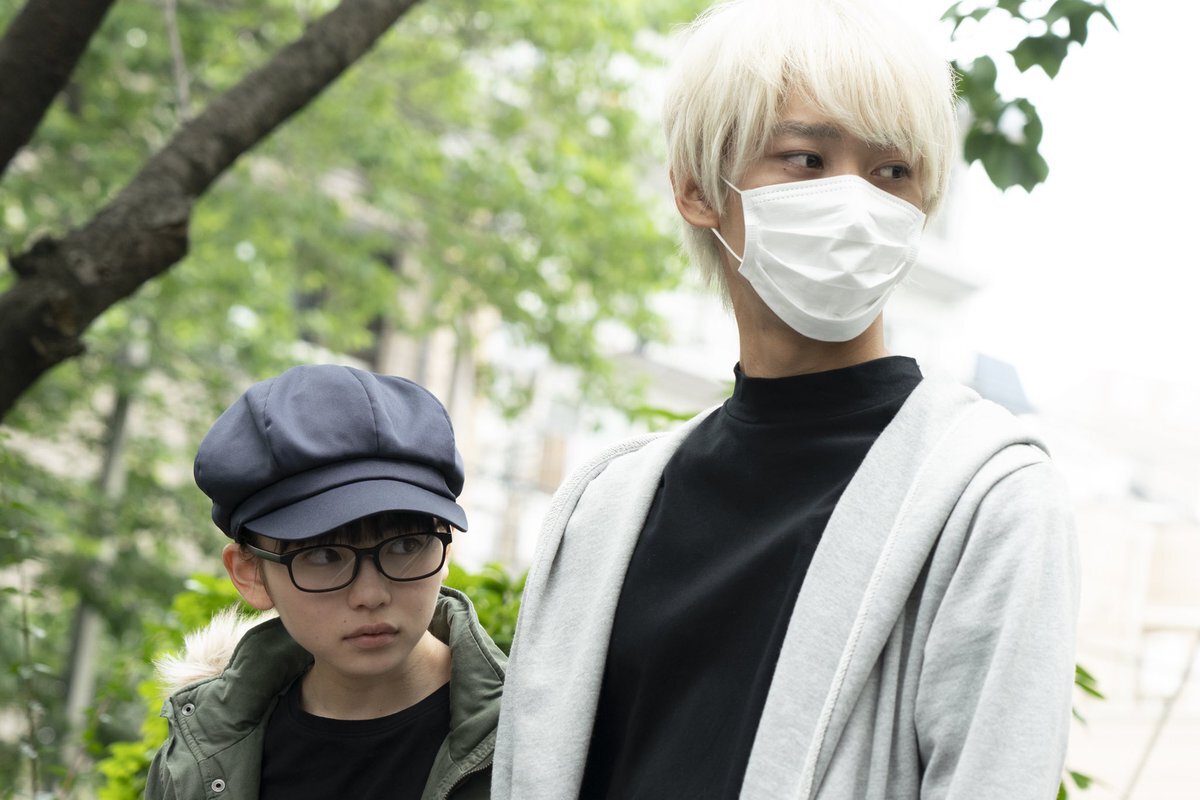 Кадр из фильма. красивый парень, не правда ли?