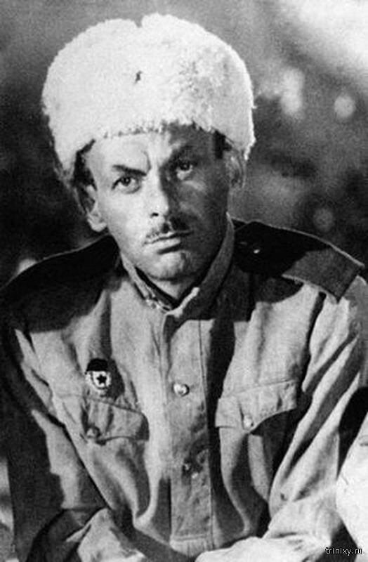 Булат Окуджава. Ветеран войны. Конечно, это фото из фильма, но ставить фотографию мальчишки-солдата не хочется. Посмотрите в открытых источниках, если интересно.