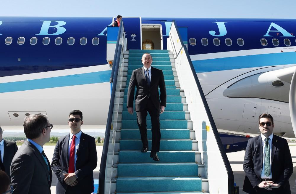 Алиев сбежал. Алиев прибыл в Бельгию. President arrives Turkey 2010. President arrives Turkey 2010 visit.
