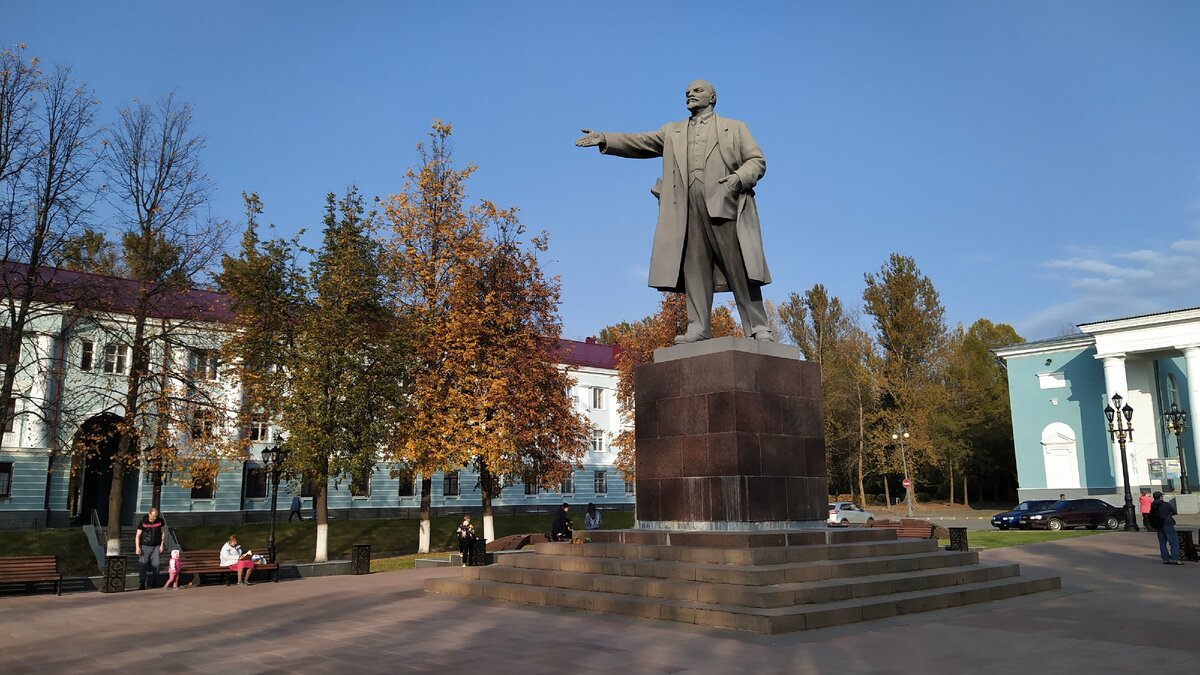 Бокситогорск. Бокситогорск площадь Ленина. Город Бокситогорск Ленинградская область. Бокситогорск памятник Ленину. Бокситогорск достопримечательности.