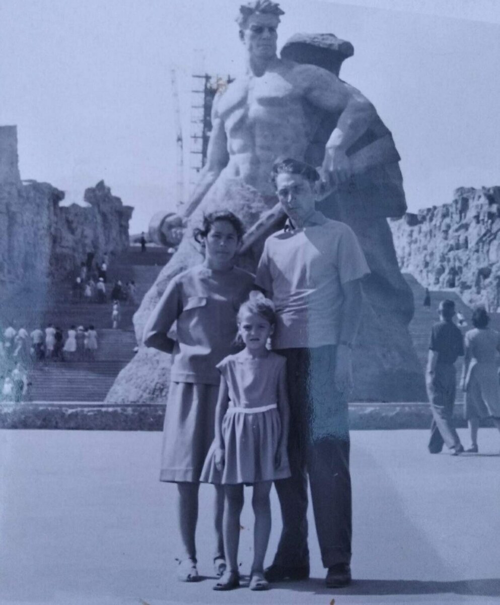 1967г я с родителями.Мать -Родина ещё только строилась.