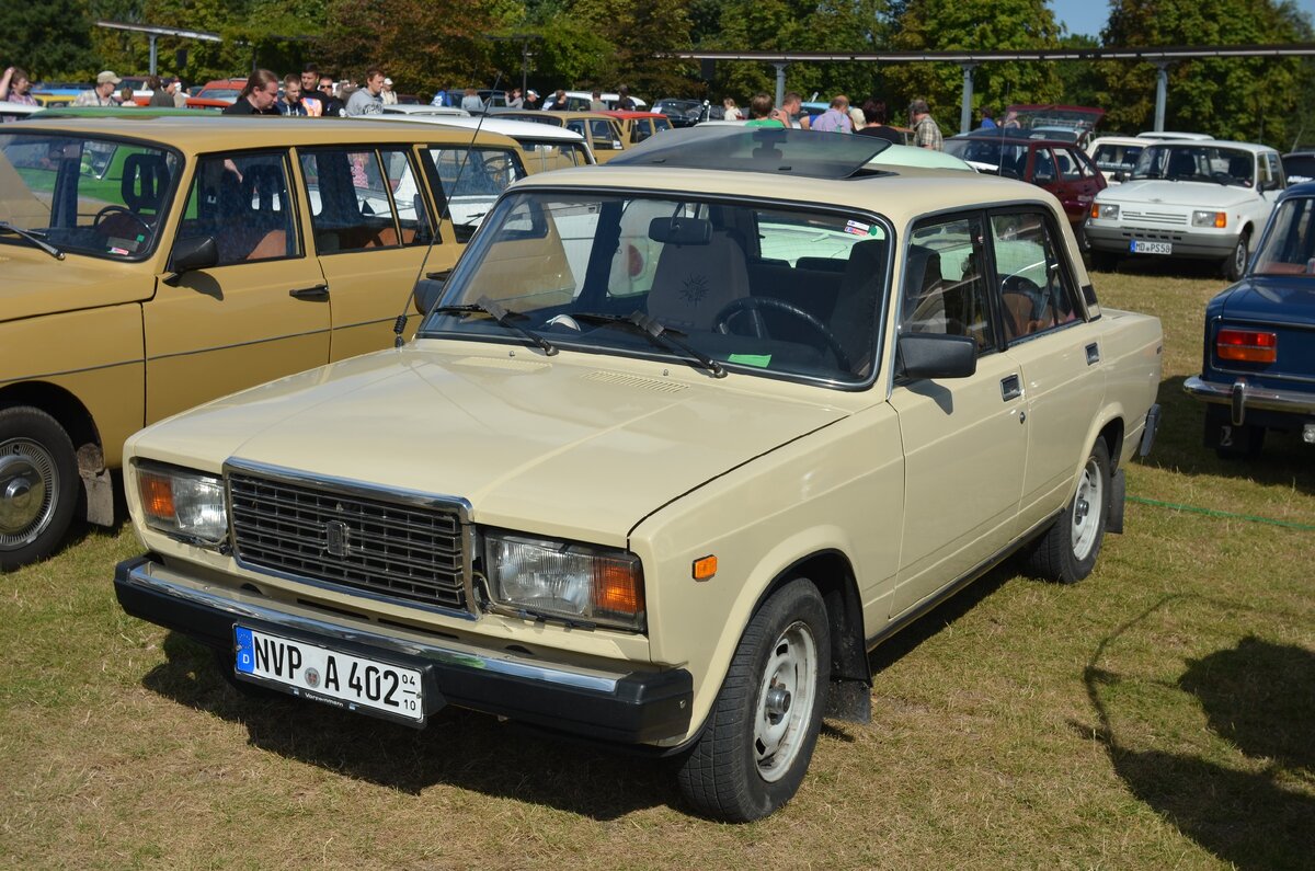 LADA 2107 (ВАЗ-2107 «Жигули») — советский и российский заднеприводный автомобиль II группы малого класса с кузовом типа седан, одна из последних моделей «классики», выпускавшаяся на ОАО «Волжский...