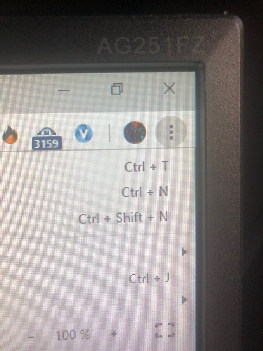 Три точки в правом углу